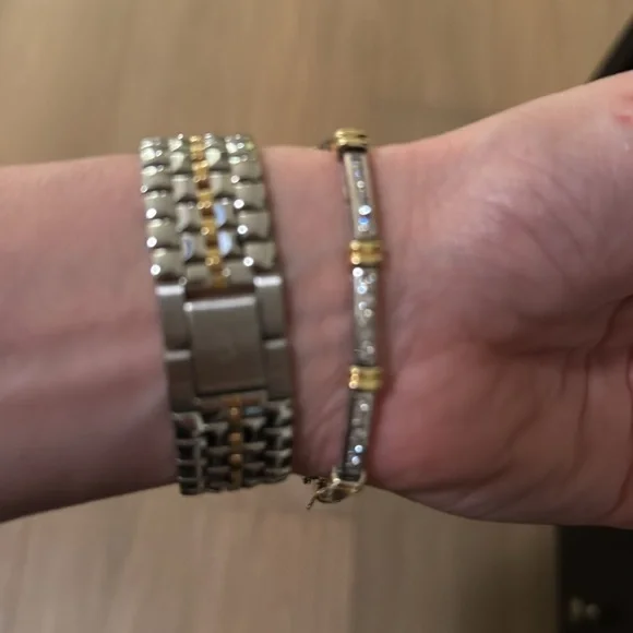 Bulova watch, beautiful two-toned. - Picture 10 of 11